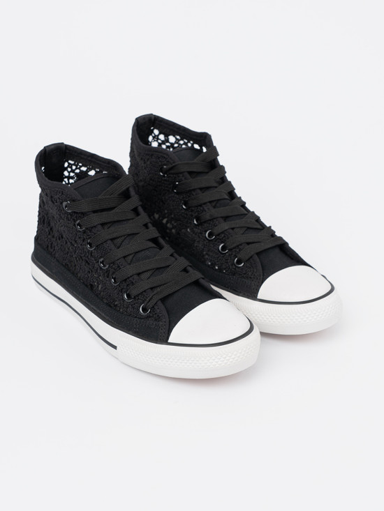 Luftige schwarze Sneakers