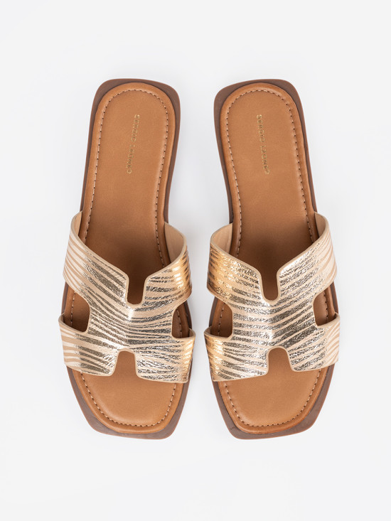 Goldene Slipper mit offener Spitze