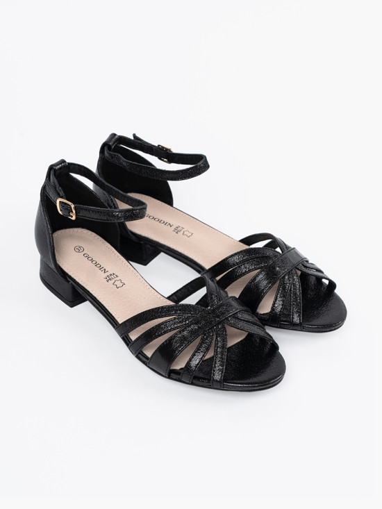 Elegante schwarze Sandalen mit niedrigem Absatz