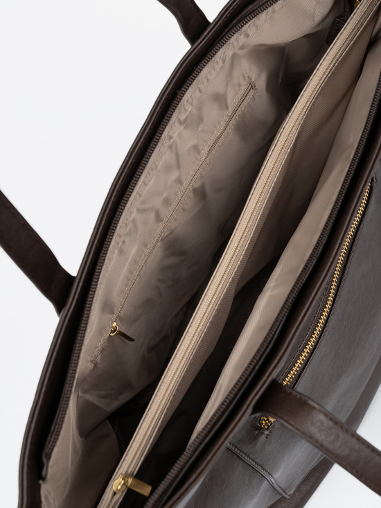 Dunkelbraune Tasche mit goldenen Elementen