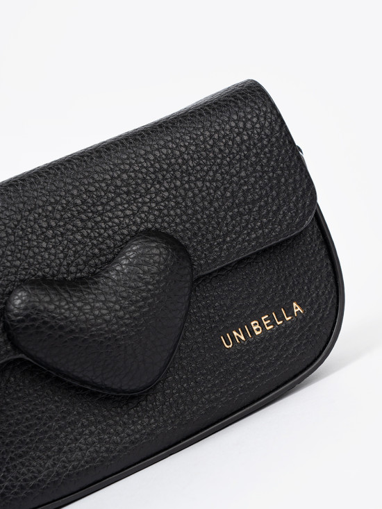 Elegante schwarze Handtasche mit dekorativem Verschluss