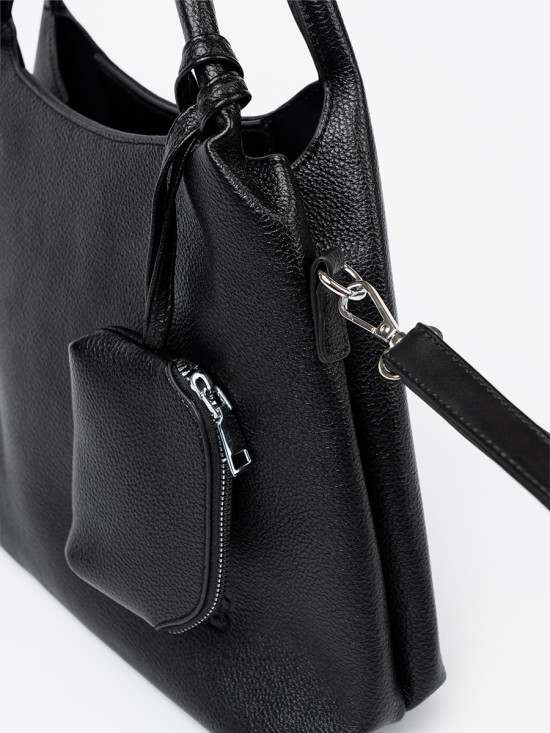 Elegante schwarze Handtasche mit Kosmetiktäschchen
