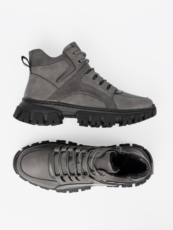 Graue Schnürstiefeletten mit dicker Sohle