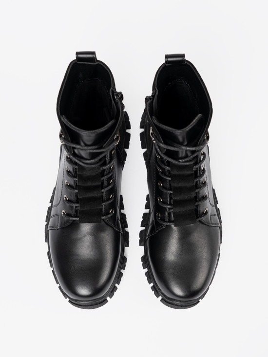 Schwarze Stiefeletten mit massiver Sohle und Reißverschluss