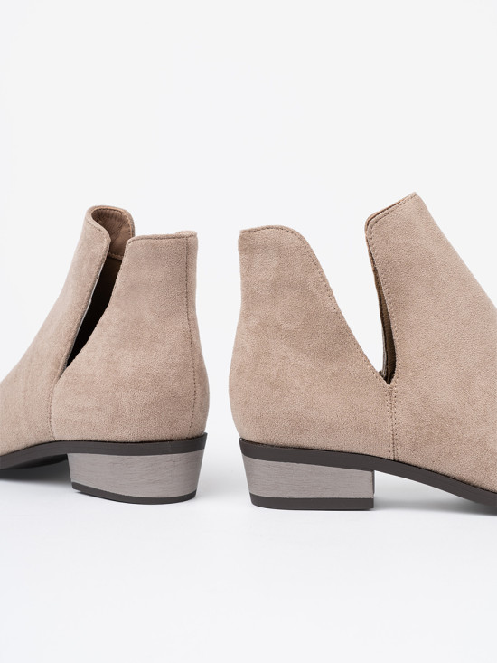 Beige Stiefeletten mit Ausschnitten
