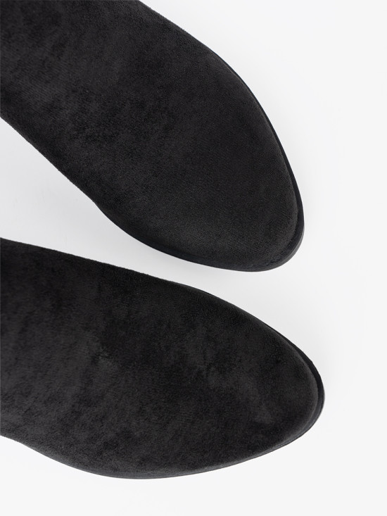 Schwarze Stiefeletten mit Ausschnitten