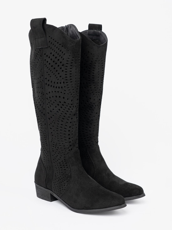 Schwarze durchbrochene Stiefel im Cowboy-Stil