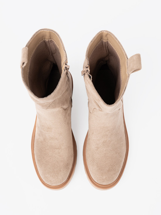 Minimalistische beige Stiefeletten aus weichem Wildleder