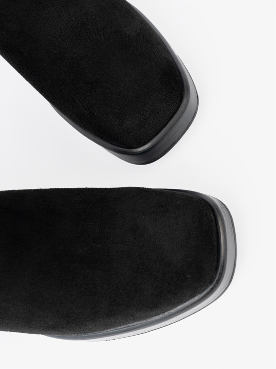 Elegante Stiefeletten mit Blockabsatz und elastischen Einsätzen