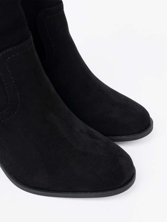 Schwarze Stiefeletten mit Absatz