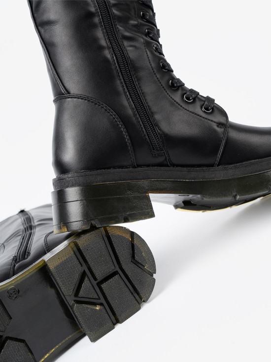 Klassische schwarze Stiefel mit Schnürung und Reißverschluss