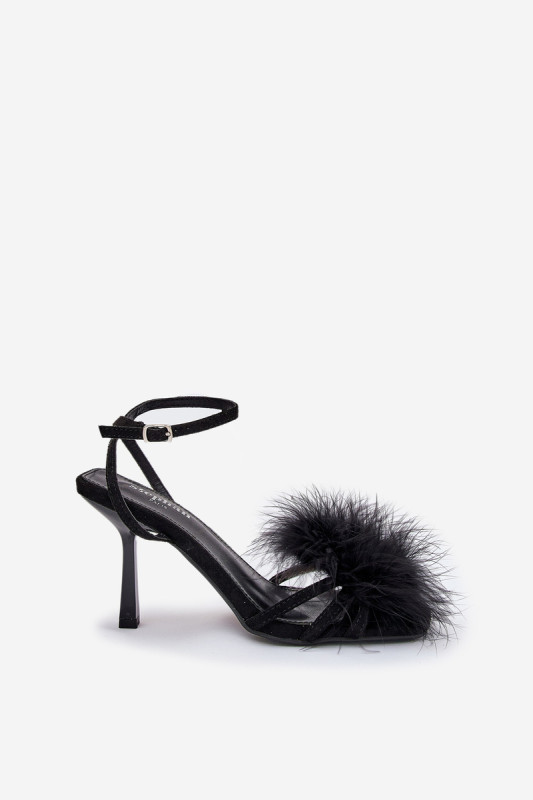 Schwarze Sandale mit Stiletto-Absatz und Federn