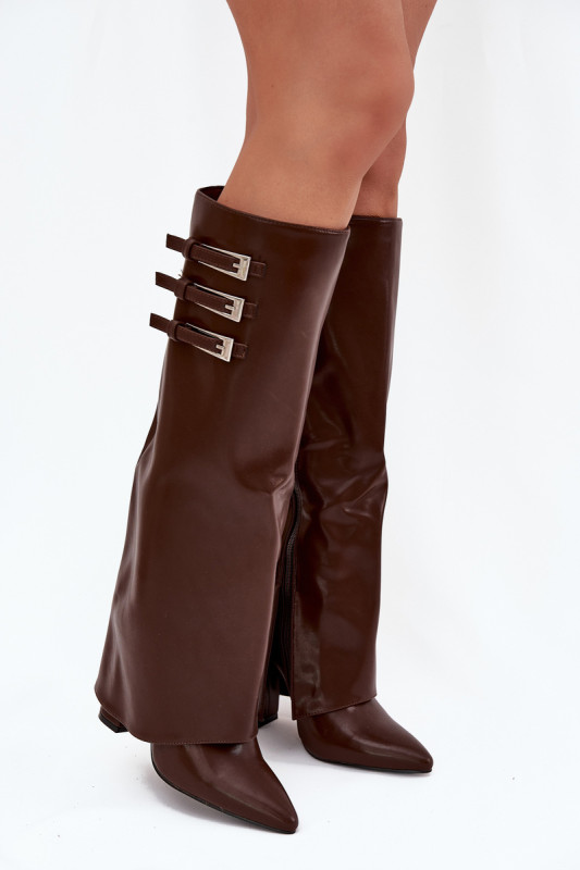 Stiefel mit Blockabsatz, umgeschlagenem Schaft und Riemen mit Schnallen, braun