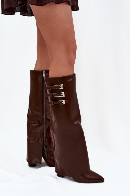Stiefel mit Blockabsatz, umgeschlagenem Schaft und Riemen mit Schnallen, braun
