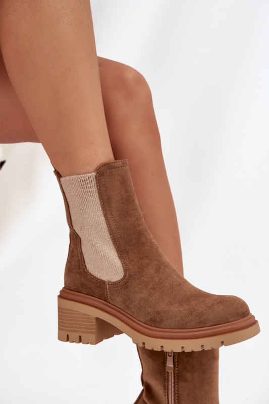 Braune Stiefelette aus Veloursleder mit Blockabsatz