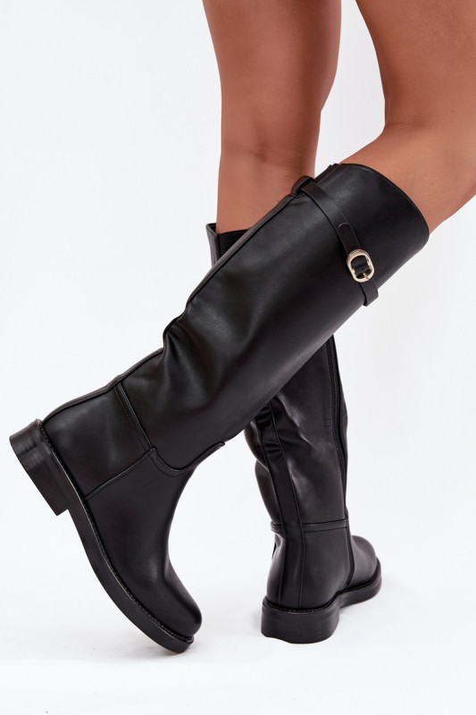 Schwarze Overknee-Stiefel mit flachem Absatz und goldener Schnalle