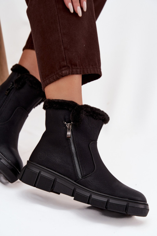 Schwarze Schneestiefel mit Kunstfell und Plateausohle