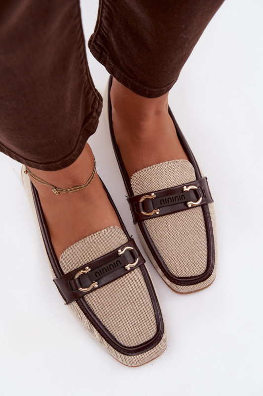 Braun-beige Mokassin aus Textil mit Zierelement