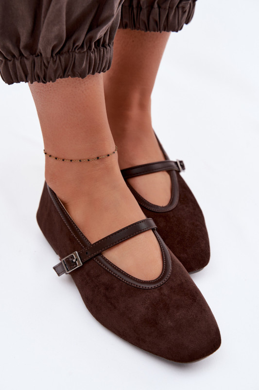 Braune Ballerinas mit Riemen aus Velourslederimitat