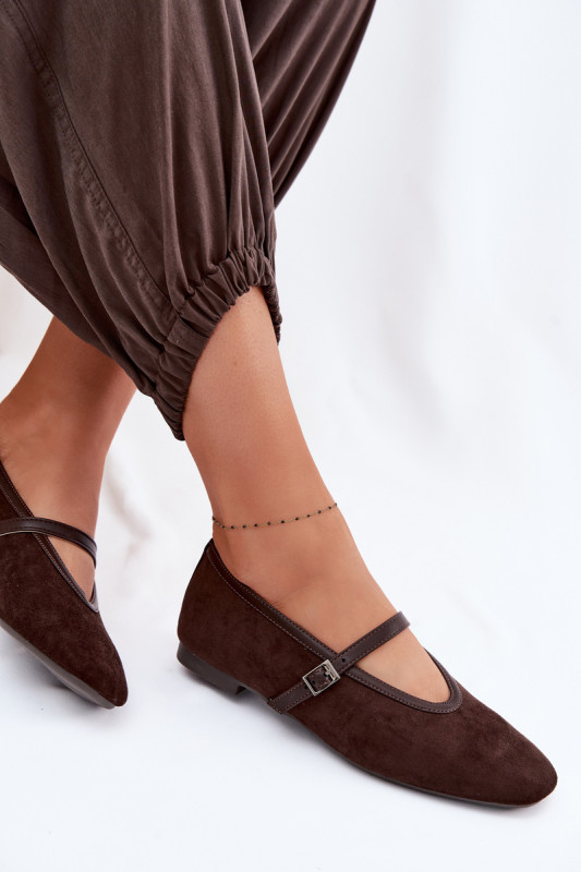 Braune Ballerinas mit Riemen aus Velourslederimitat