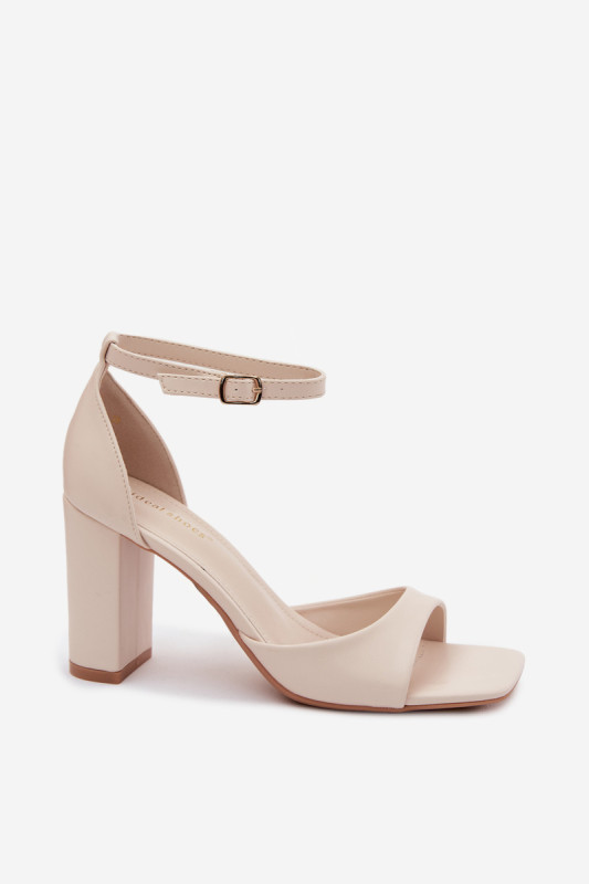 Beige Sandale mit Blockabsatz aus Kunstleder