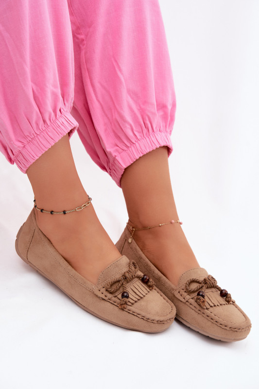 Beige Mokassins aus Veloursleder mit Schleife und Fransen