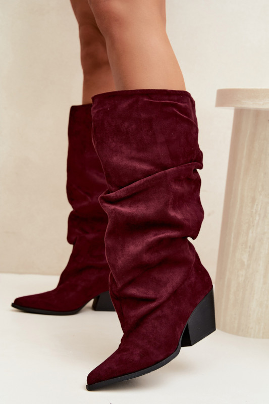 Bordeauxrote Stiefel aus Veloursleder mit gerafftem Schaft und Absatz