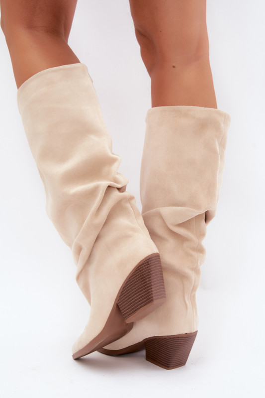 Beige Stiefel aus Veloursleder mit gerafftem Schaft und Absatz