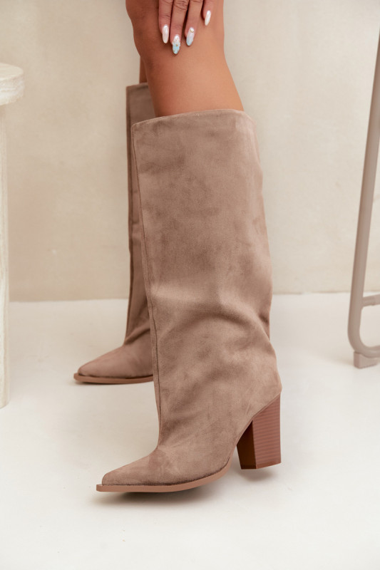 Beige Stiefel aus Veloursleder mit Blockabsatz