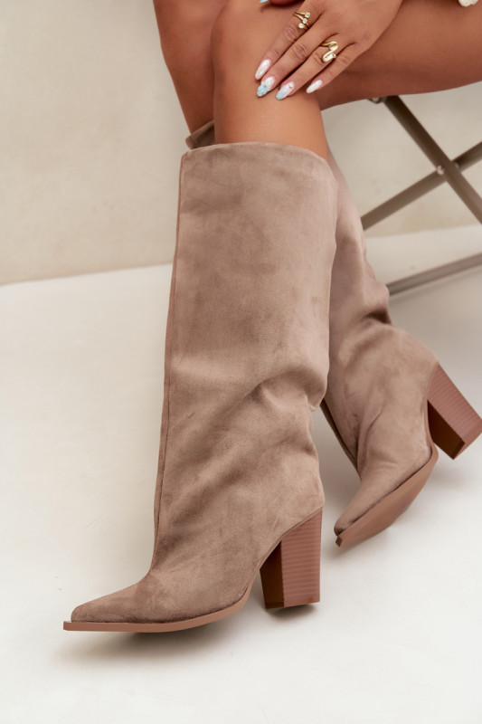 Beige Stiefel aus Veloursleder mit Blockabsatz