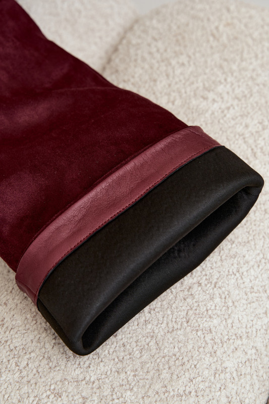 Bordeauxfarbene Overknee-Stiefel aus Veloursleder mit Blockabsatz