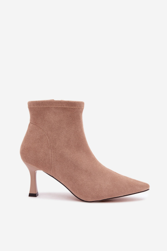 Beige Stiefelette mit schlankem Absatz und Ziernaht