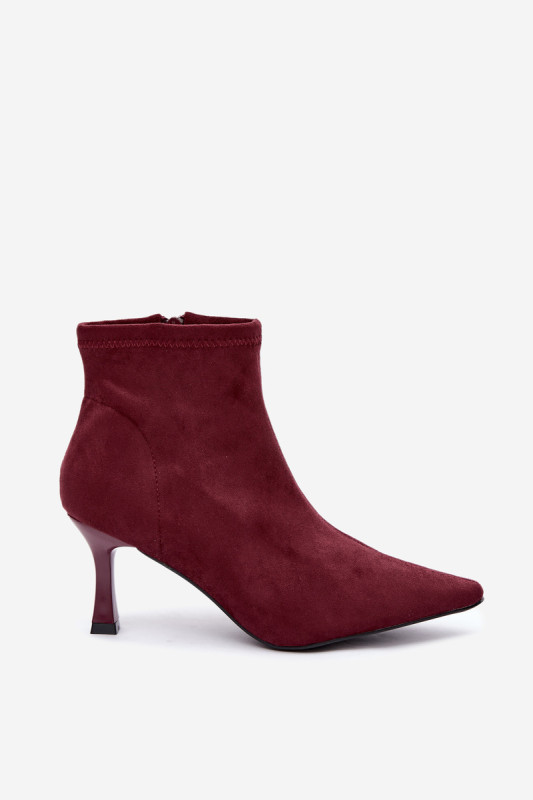 Rote Stiefelette mit Absatz und spitzer Kappe