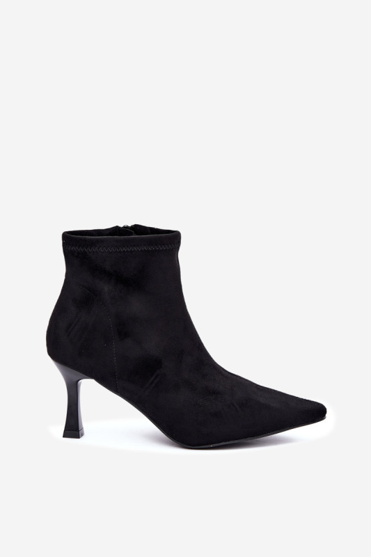 Schwarze Stiefelette mit schlankem Absatz und spitzer Kappe