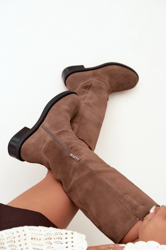 Braune Overknee-Stiefel aus Wildleder mit Warmfutter
