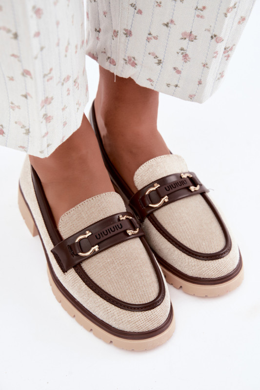 Beige-braune Mokassins mit dekorativem Detail
