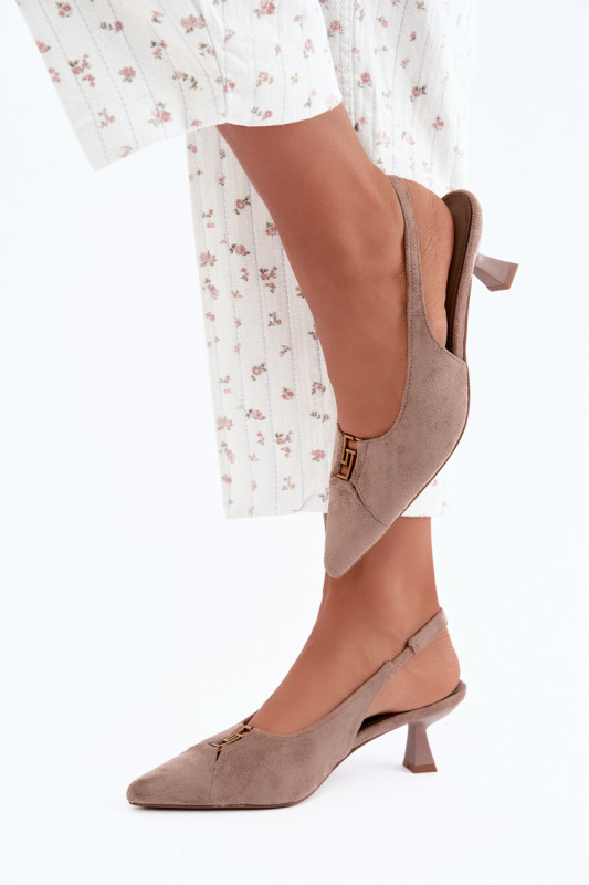 Beige Pumps mit offener Ferse und dekorativem Detail