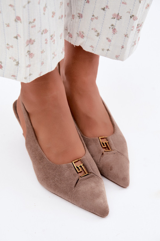 Beige Pumps mit offener Ferse und dekorativem Detail