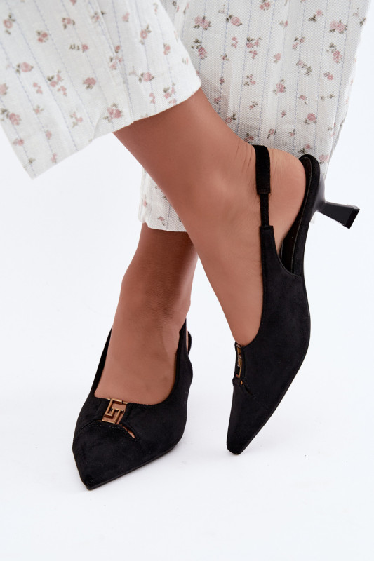 Schwarze Pumps mit offener Ferse und dekorativem Detail