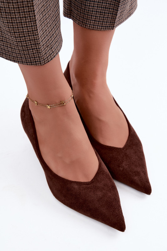 Pumps mit spitzer Kappe aus braunem Veloursleder