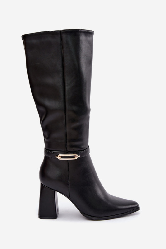 Gefütterter Stiefel mit dekorativem Riemen und Blockabsatz, schwarz
