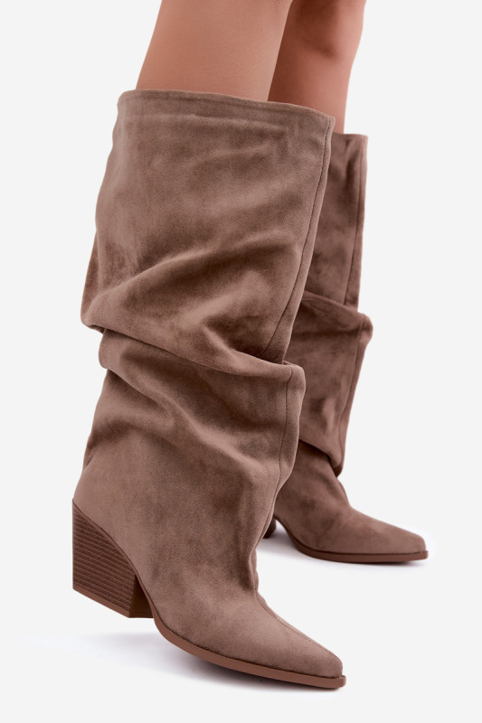 Beige Stiefel aus Veloursleder mit gerafftem Schaft und Absatz