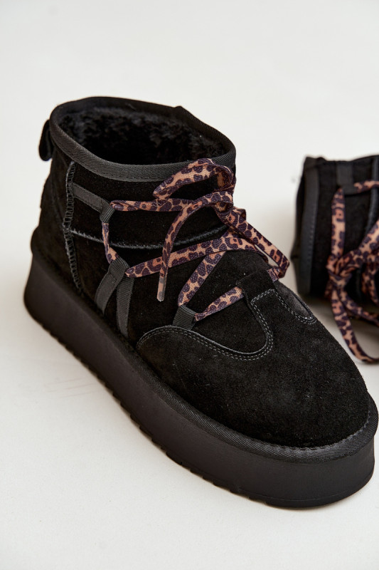 Schwarze Schneestiefel aus Veloursleder mit Schnürung und Plateausohle