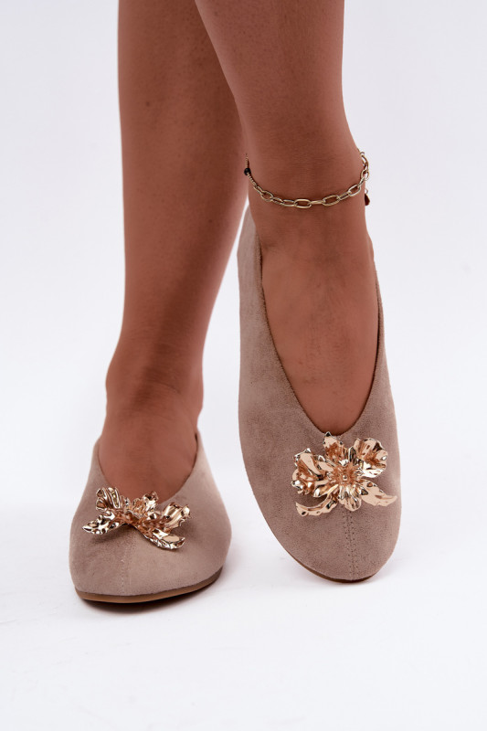 Beige Ballerinas mit Schmuckverzierung