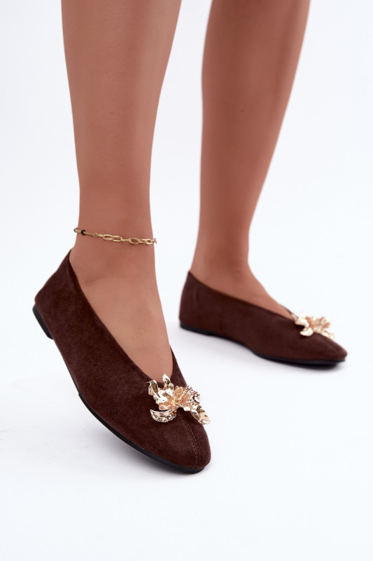 Ballerina mit Schmuckverzierung, braun, aus Velourslederimitat