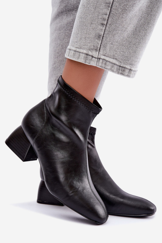 Schwarze Stiefelette aus Kunstleder mit Blockabsatz