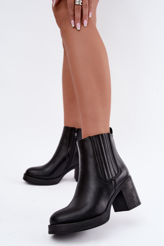 Gefütterte schwarze Stiefelette mit Blockabsatz aus Kunstleder