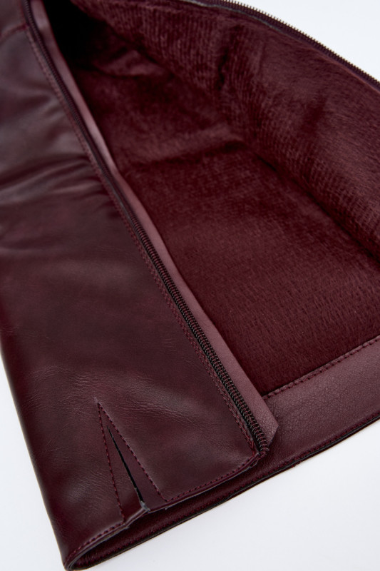 Gefütterte bordeauxfarbene Overknee-Stiefel mit niedrigem Absatz
