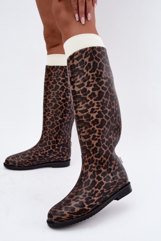 Hohe braune Gummistiefel mit flachem Absatz und Animal-Print