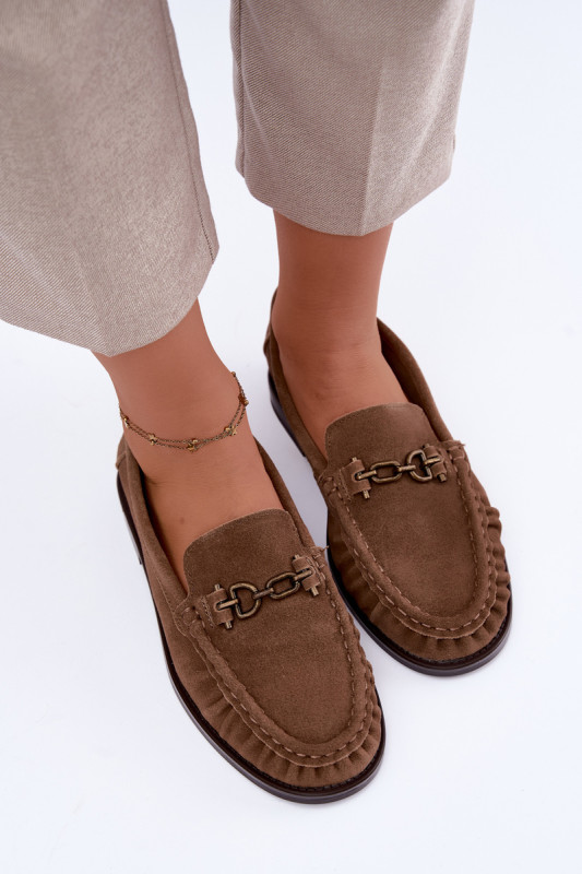 Veloursleder-Mokassin mit Raffung und Zierde, beige